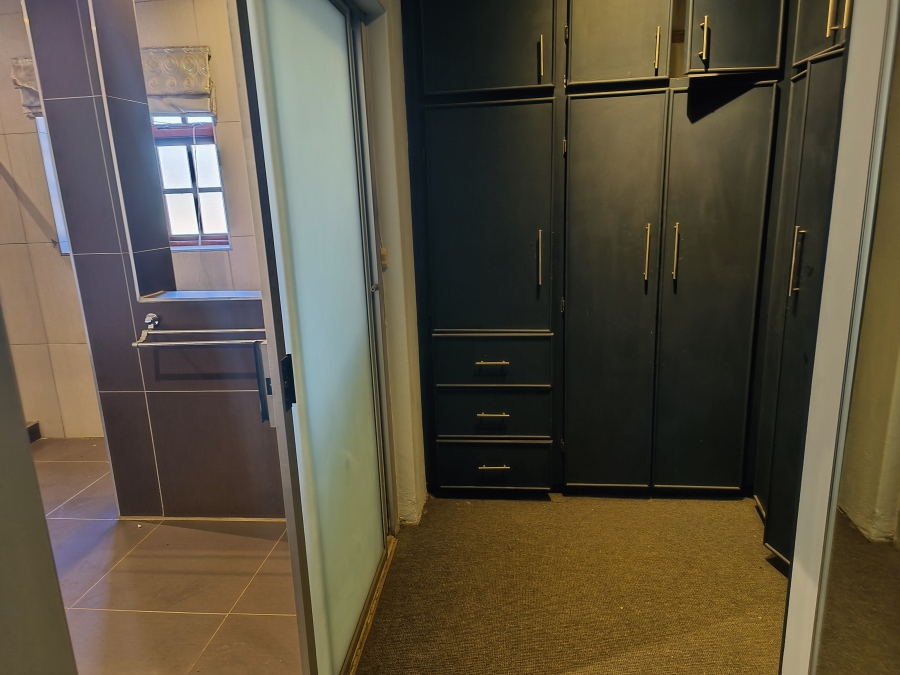 23 Bedroom Property for Sale in Kannoniers Park North West
